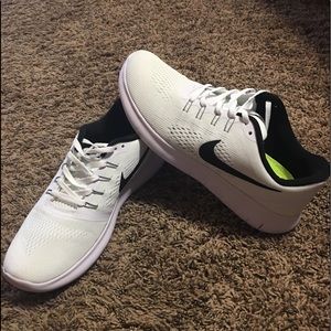 Women’s Nike free run